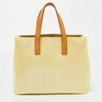 ราคา Louis Vuitton Perle Monogram Vernis Reade PM Bag (769982)