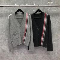 ราคา Tb เสื้อกันหนาว คอวี แขนยาว ลายทาง สไตล์คลาสสิก สําหรับผู้ชาย และผู้หญิง (24525102732)