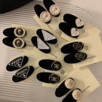ราคา Prada ชุดกิ๊บติดผมกํามะหยี่ สีดํา ขนาดเล็ก พิมพ์ลายตัวอักษร สไตล์ฝรั่งเศส คลาสสิก แฟชั่นสําหรับผู้หญิง 2 ชิ้น (23889519271)