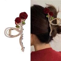 ราคา กิ๊บติดผม ผ้ากํามะหยี่ ลายฉลาม ดอกกุหลาบ ประดับเพชร สีแดง สไตล์เกาหลี เรโทร สําหรับผู้หญิง (23449468524)