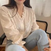 ราคา คอวี เสื้อแขนยาวแต่งคอระบาย แบบสวมหัว เสื้อผ้าผู้หญิงสไตล์เกาหลี มีกลวง เสื้อเชิ้ตสีขาวแฟชั่นผู้หญิง (23832634158)