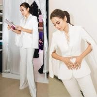 ราคา ชุดเซทสูทกางเกงขายาวสีขาว เสื้อสูทเข้ารูปสีขาวปกคอผ้าเงา กระดุม 1 เม็ด ดีเทลผ่าแขนยาว 2 ข้าง (22186782543)