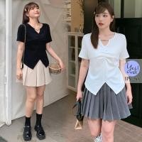 ราคา เสื้อยืดแขนสั้นสาวอวบ อก 38 50 เสื้อยืดคอแหลม แต่งโซ่เงิน จีบกลางอก ชายแหลม สีขาว ดำ YPS 210 (18285010170)