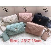 ราคา กระเป๋าสะพายข้าง LYN คอลใหม่ล่าสุด 2022 เเบบมีใบลูก 5 สี สายปรับได้ (19051306964)
