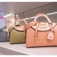 ราคา กระเป๋าสะพาย LYN ขนาด 10 นิ้ว กระเป๋าทรงหมอน คอลเล็คชั่นใหม่ มี 6 สี กระเป๋าสพายขนาดจั้มโบ้ มีหูจับ อุปกรณ์ ถุงผ้า ป้าย (13299481025)