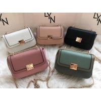 ราคา กระเป๋าสะพายข้าง LYN ทรงเหลี่ยมสายโซ่ คอลเล็คชั่นใหม่มี 5 สี เอริ์ทโทน สายโซ่ ด้านหน้าเเต่งโลโก้ (18058628390)
