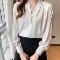 ราคา เสื้อทำงานผู้หญิงแขนยาว คอวีออกแบบติดไข่มุกข้างหน้าเนื้อผ้าเกาหลีบ่าวใส่สบาย (24066142150)