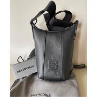 ราคา Balenciaga Hourglass Phone Holder ของแท้ อุปกรณ์ครบ (22540536991)