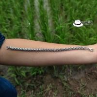ราคา สร้อยข้อมือ สแตนเลสแท้ ผู้ชาย ผู้หญิง สร้อยเลสเงิน ยาว 20 เซ็น มีตัวคล้อง ใส่ง่าย (22378015704)