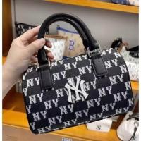 ราคา กระเป๋า ny กระเป๋าสะพายข้าง ทรงหมอน งานแท้ Outlet ขนาด 8 นิ้ว (23241629212)