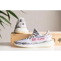 ราคา Adidas Originals Yeezy Boost 350 V2 Zebr a Zebra น้ำหนักเบาสวม Low Top Sports รองเท้าลำลองผู้ชายและผู้หญิงสีดำและสีขาว (20259596040)
