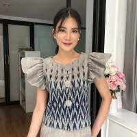 ราคา เสื้อผ้าฝ้ายทอมือ ทรงคอกลม แขนระบาย ด้านหน้าแต่งกระดุมปั๊ม (25477804553)