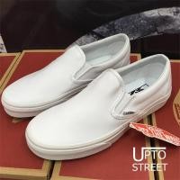 ราคา รองเท้าผ้าใบ Vans White Classic Slip On พร้อมส่ง ของแท้ 99 (14749384916)