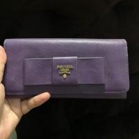 ราคา Prada bow wallet สีม่วง (4208410600)