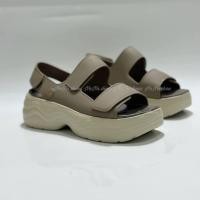 ราคา CROCS Brooklyn Low Wedge รองเท้าCrocsเพื่อสุขภาพ ถูกที่สุด (25101352171)