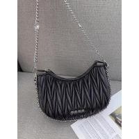 ราคา คลังสินค ้ าพร ้ อม Miu Miu Chain Fold Dumpling Bag (28850281465)