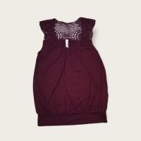 ราคา เสื้อแขนกุด ไซส์ M สีแดงเลือดหมู แต่งฉลุไหล่ มือสอง (22975935157)