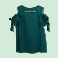 ราคา เสื้อเปิดไหล่ แขนระบาย ผูกโบว์ สีเขียวเข้ม มือสอง (21412927405)