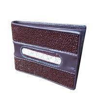 ราคา กระเป๋าหนังปลากระเบน สีน้ำตาล ตกแต่งด้วยปลากระเบนหนาม ดูเด่นแปลกตา เป็นปลากระเบนที่มีราคาแพงที่สุด S98 (19929480643)