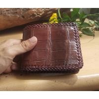 ราคา กระเป๋าสตางค์หนังจระเข้ ลวดลายของหนังจระเข้ เด่นชัด กระเป๋าสตางค์หนังแท้ ถักขอบตลอดใบด้วยเชือกหนังถัก 1200 (18951716446)
