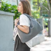 ราคา กระเป๋าสะพายไหล่ หนังแกะแท้ ขนาดใหญ่ จุของได้เยอะ แฟชั่นสําหรับสตรี กระเป๋าสาน กระเป๋าหนังแท้ผู้หญิง กระเป๋าถือ (17195577808)