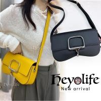 ราคา Della Bag กระเป๋าสะพายไหล่ หนังวัวแท้ ทรงอานม้า 5C7M 2024 (25719335510)
