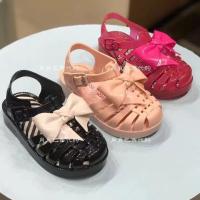 ราคา Mini Melissa รองเท้าแตะ พื้นนิ่ม ประดับโบว์ แต่งรูกลวง สไตล์โรมัน สําหรับเด็กผู้หญิง (15846841401)