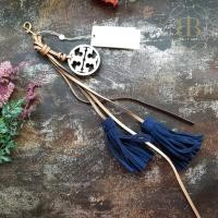 ราคา พร้อมส่ง แท้ นำเข้าจาก USA พวงกุญแจ พู่ห้อยกระเป๋า Tory Burch Key ring 46578 403 Beige Navy Bag Charm Ladies (11742251583)
