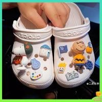 ราคา ที่ติดรองเท้า crocs ตัวติดรองเท้าหัวโต ใหม่ Ins Little Red Book Cartoon น่ารัก Snoopy Cave Shoes Shoes Shoes ต่อไปนี้และอุปกรณ์เสริมคู่สมรส (21740234117)