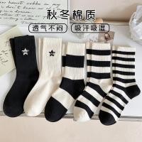 ราคา AGAPE ถุงเท้ากีฬาสไตล์เกาหลี สีขาว ลายดาว ถุงเท้านักเรียนญี่ปุ่น (26552343860)