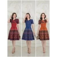 ราคา เดรสผ้าฝ้ายพิมลายหมักโคลนอบน้ำยานิ่ม งานอัดผ้ากาวทั้งชุด กระโปรงทรงย้วย คอปกเทเลอร์ไขว้ แขนจีบ (20365045105)