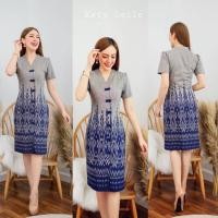 ราคา ชุดเดรสผ้าฝ้ายหมักโคลนลายนาคราช ทรงสอบคอวี กระดุมจีนปั๊มหน้า งานอัดกาวทั้งชุด (12956946502)