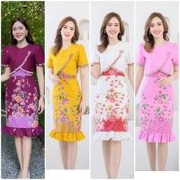 ราคา ชุดเดรสผ้าปาเต๊ะJAVA อินโดแท้ รุ่นเสื้อกั๊กระบายชาย แต่งกระดุมปั๊ม ทรงสอบเข้ารูปแต่งชายกระโปรง ลายดอกไม้ งานอัดกาว (22711909362)