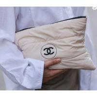 ราคา CHANEL Beaute Toiletry Pouch Large Puffy Cosmetic Clutch Pouch Cloud Padded (25818157810)