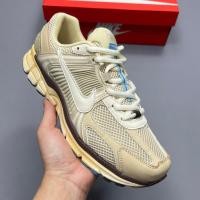 ราคา รองเท้ากีฬา รองเท้าวิ่งลําลอง Nike Air Zoom Vomero 5 FB8825 111 FN3432 001 (25581716968)