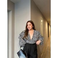 ราคา Plus size เสื้อสาวอวบคอวีลึกลายดอก SP 22 อก 38 48 Chubbystories (25030129781)