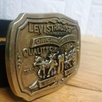 ราคา เข็มขัด แบรนด์ดัง ลีวายส์ LEVI S Limited Edition มือสอง สภาพดี สายหนังแท้สีดำ หัวเข็มขัดโลหะทองเหลือง สวยมาก (29501695647)