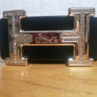 ราคา เข็มขัด แบรนด์ดัง แอร์เมส Hermes มือสอง สภาพดี มาก สายหนังแท้สีดำ ฝังเพชร บนหัวเข็มขัดโลหะสีทอง (28852268901)