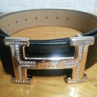 ราคา เข็มขัด แบรนด์ดัง แอร์เมส Hermes มือสอง สภาพดี มาก สายหนังแท้สีดำ ฝังเพชร บนหัวเข็มขัดโลหะสีทอง สวยมาก (28801776633)