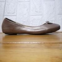 ราคา รองเท้า แบรนด์ดัง คล๊าค Clarks มือสอง สภาพดี หนังแท้ สีน้ำตาล อมทองหน่อยๆพื้นดี พื้นเต็ม ข้างในสะอาดมาก สวยมาก (28101566121)