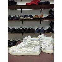 ราคา รองเท้าแบรนด์ดัง คริสเตียน ลูบูแตง Christian Louboutin มือสองสภาพดี สวยๆ ราคาเบา เบา สีขาว งานหนัง สภาพดี ดูใหม่มาก (25672350895)