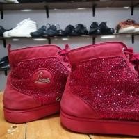ราคา รองเท้าแบรนด์ดัง คริสเตียน ลูบูแตง Christian Louboutin มือสองสภาพดีสวยๆ สีแดงประดับพลอยแดง ไซ้ส์ 42 26 5 27 cm (25271765569)