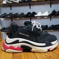 ราคา รองเท้าแบรนด์ดัง งานหัวสุด บาลองเซียก้า Balenciaga มือสอง ตัวรองเท้าสภาพดีมาก สวยมาก และพื้นเต็ม พื้นดีมาก (25020825494)