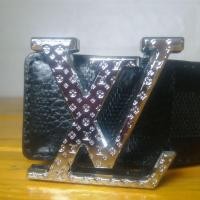 ราคา เข็มขัด แบรนด์เนม หลุยส์ วิตตอง LouisVuitton มือสอง สภาพดี มาก หนังแท้สีดำ หัวเข็มขัดโลหะสีเงิน (24027046544)