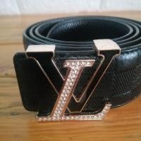 ราคา เข็มขัด แบรนด์เนม หลุยส์ วิตตอง LouisVuitton มือสอง สภาพดี มาก หนังแท้สีดำ หัวเข็มขัดฝังเพชร สวยมาก (22089924526)