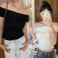 ราคา STR พร้อมส่ง เสื้อยืดแขนสั้นเซ็กซี่ผู้หญิง เปิดไหล่ข้างเดียว ปาดไหล่จับจีบเสื้อแขนกุด สไตล์ยุโรปและอเมริกา ทรงเข้ารูป (25529453436)