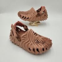 ราคา รองเท้าลำลองแฟชั่น สไตล์ Crocs Salehe Bembury x Crocs Pollex Clog (22938767411)