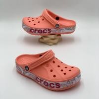 ราคา รองเท้าลำลองผู้ใหญ่ งานแฟชั่น สไตล์ Crocs Bayaband Bandana Print Clog (19778299985)