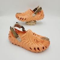 ราคา รองเท้าลำลองแฟชั่น สไตล์ Crocs Salehe Bembury x Crocs Pollex Clog (24755998415)