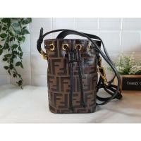 ราคา Fendi montresor bucket (25209580338)